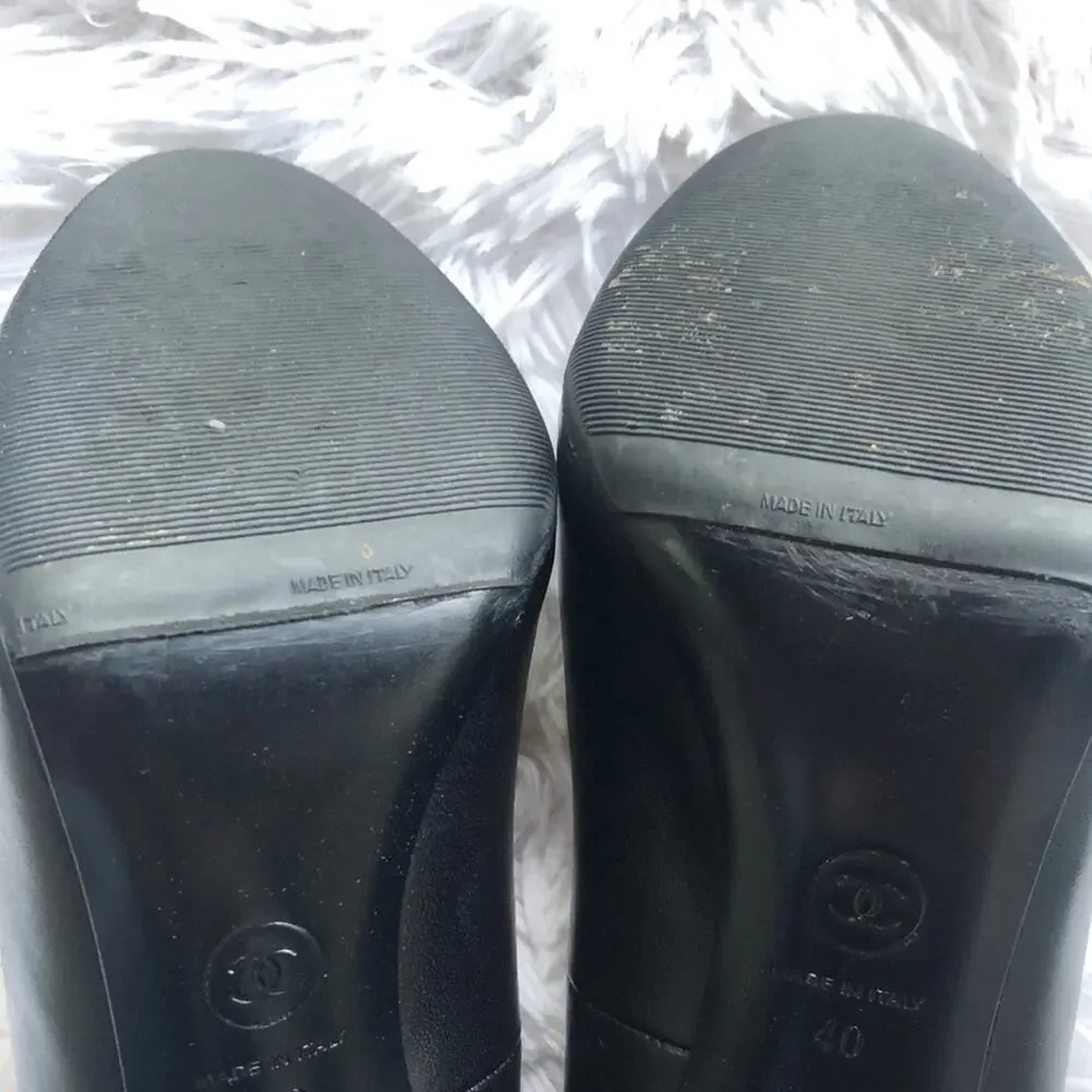 CHANEL title black